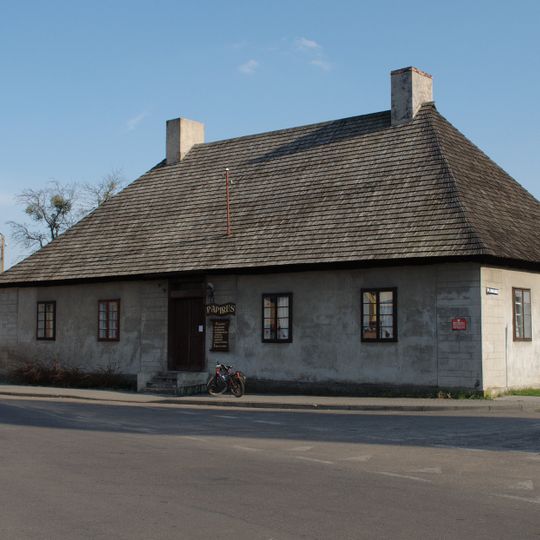 Dom przy pl. Wolności 1 w Tworogu