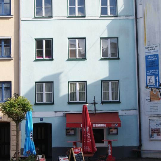 Wohnhaus mit Gastronomie