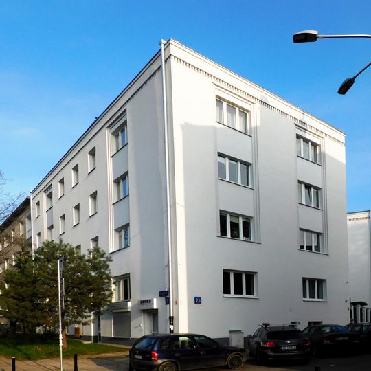 Dom przy ulicy Szczęśliwickiej 25