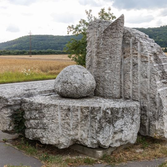 Plastika Zátiší na Cestě mramoru v Dobřichovicích
