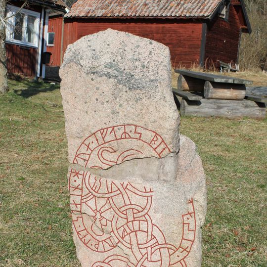 Uppland Runic Inscription 211