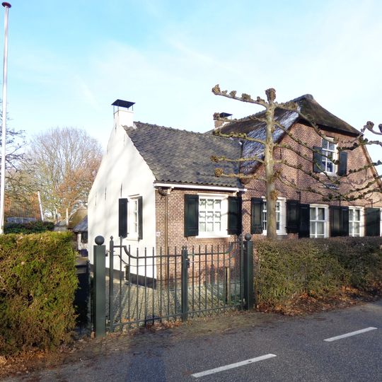 Boerderij, langhuis, met naar links uitgebouwde kamer