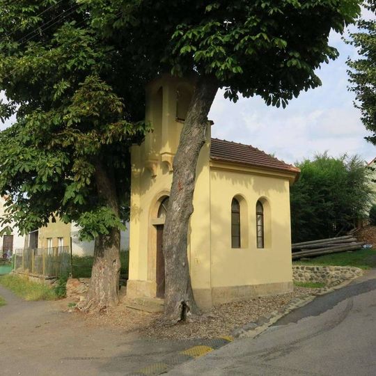 Kaple na návsi v Bílince