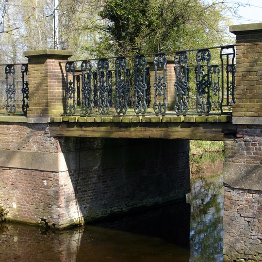 Kasteel Duivenvoorde: Brug over de Dobbewatering