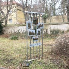 Pomník Václava Beneše Třebízského v zahradě fary v Klecanech