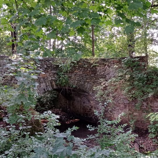 Most před odtok z rybníka Velký Zvolenov před ústím do Vltavy