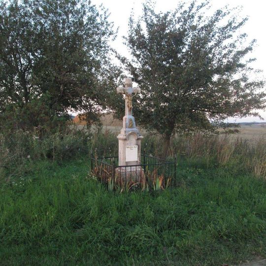 Kříž u Holýšova u meze