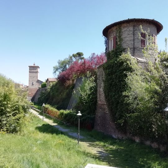 Mura di cinta, torre Galvani e torre Moreni