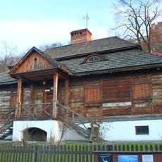 Dwór (przeniesiony z Gościeradowa)