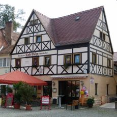 Residential building in semi-open development Market 8