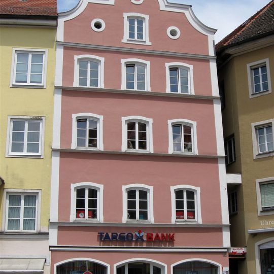 Wohn- und Geschäftshaus