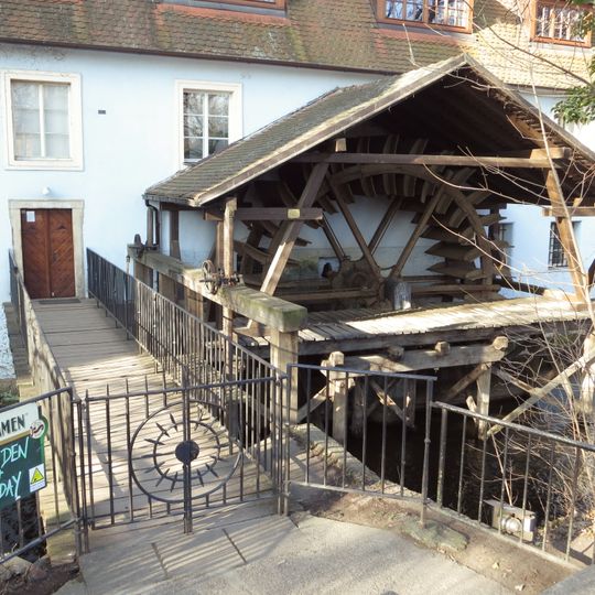 Lávka přes Čertovku do mlýna Huť