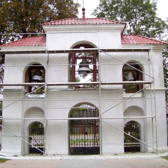 Brama-dzwonnica w Niemojkach