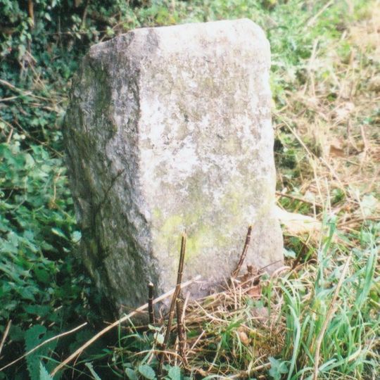 Milestone, Longwick Road; Alscot, near sign for Princes Risborough
