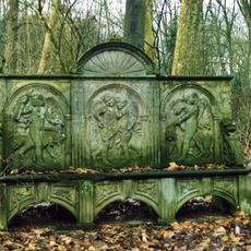 Zionsburg: ensemble van drie tuinbanken