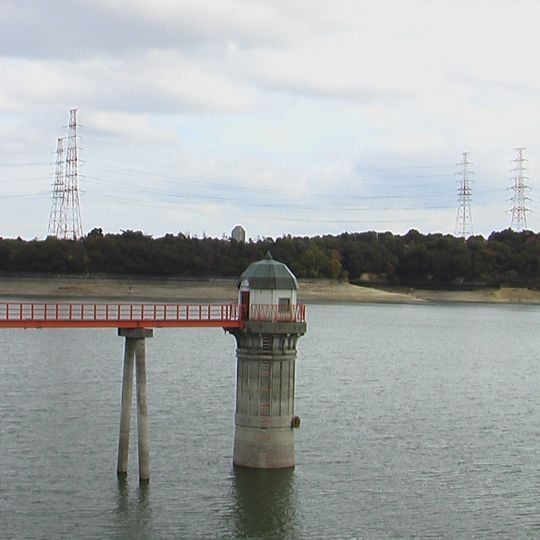 Kōmyō Pond