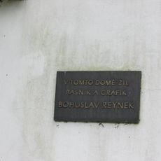 Pamětní deska na zámku v Petrkově