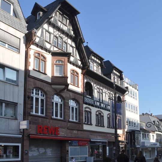 Wohn- und Geschäftshaus