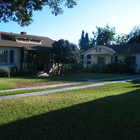 Court at 533-549 North Lincoln Avenue