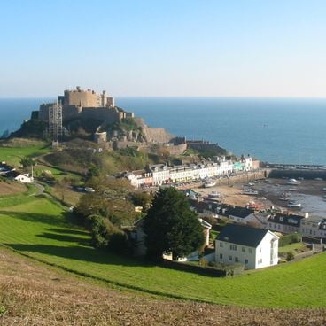 Wat te bezoeken in Jersey: middeleeuwse kastelen, maritieme musea, zandstranden