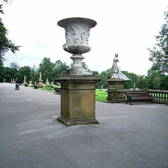 6 Cast Iron Urns On Pedestals To Terrace In People's Park