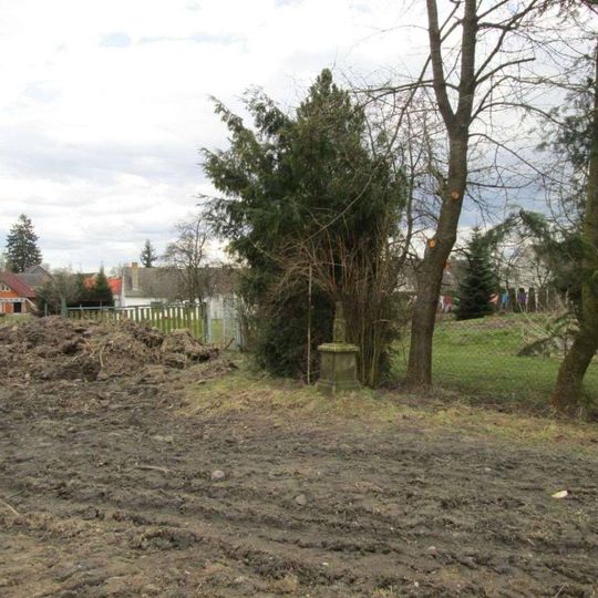 Kříž západně od Zlukova