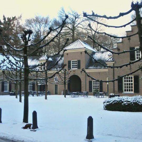 Zonheuvel: poortgebouw op u-vormige plattegrond