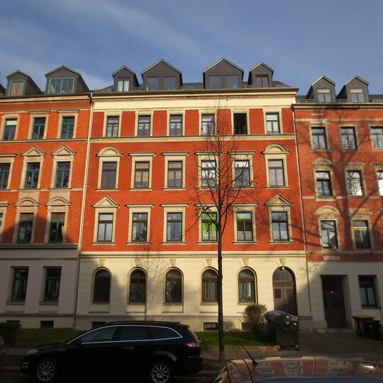 Mietshaus in geschlossener Bebauung Walter-Oertel-Straße 4