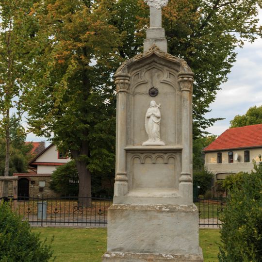 Kříž ve Štěnci na návsi