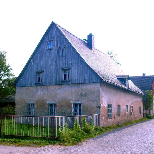 Wohnhaus in offener Bebauung Schulstraße 11