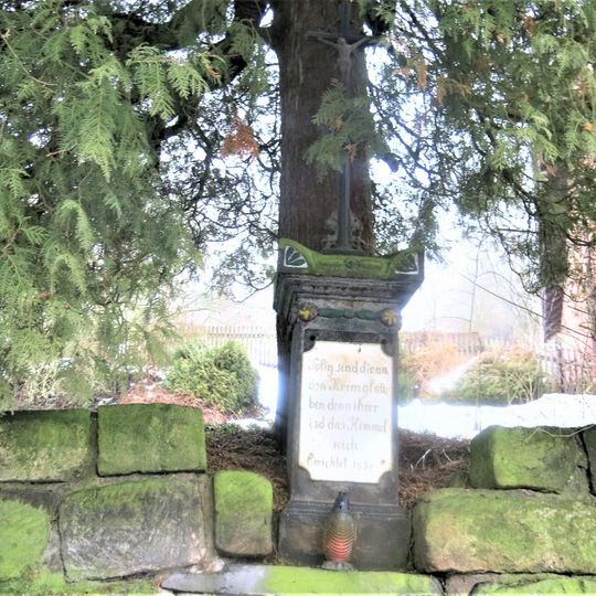 Kříž u zahrady domu 78 ve Velké Veleni