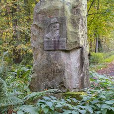 Památník Huga Koniase východně od myslivny Mochov