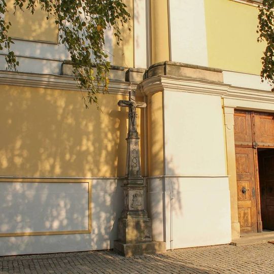 Kříž v Zábřehu před kostelem svatého Bartoloměje