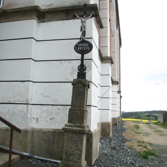 Kříž u kostela svatého Petra a Pavla v Borovnici