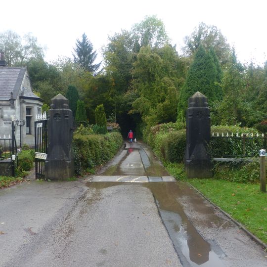 Entrance gate piers to the Britannia Park