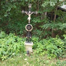 Kříž v chatové osadě Klady