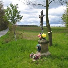 Kříž u Jenče u silnice ke klášteru Hájek