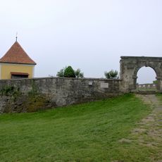 Pavillon/Gartenhaus, ehemalige Burg Lichtenegg, Umfassungsmauer