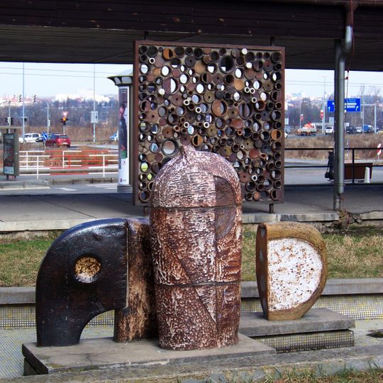 Ceramic sculptures at Invalidovna metro station
