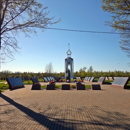 Братское кладбище советских воинов, погибших в борьбе с фашистами