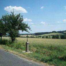 Kříž u silnice mezi Hostouní a Mutěnínem