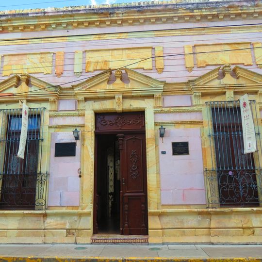 Casa Alfonso Esparza Oteo, Allende 238