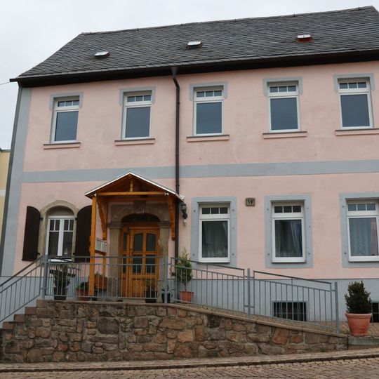Wohnhaus in geschlossener Bebauung, mit Heiste Neumarkt 19