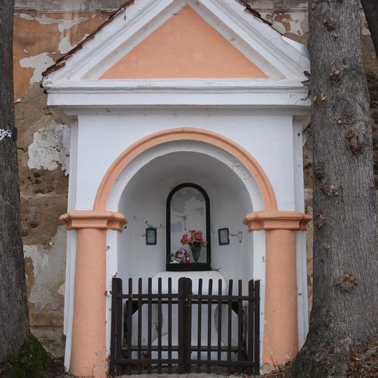 Výklenková kaple u zámku v Přečíně