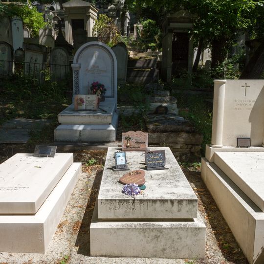 Grave of Havez