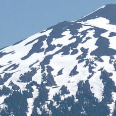 バチェラー山