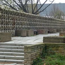 Formsteinwand Touristengarten, Prager Straße