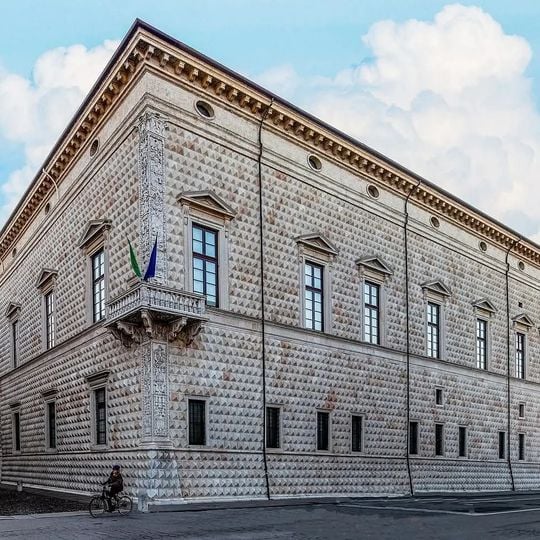 Palazzo dei Diamanti