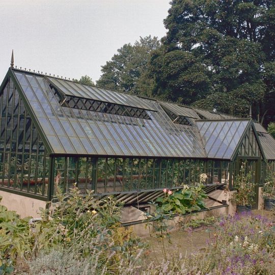 De Menthenberg: kas met pitkas en vier koude bakken