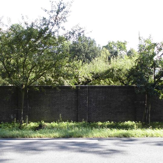 Rupelmonde: Tuinmuur